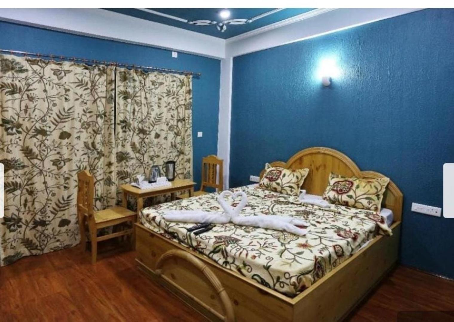 Hotel Shefaf Durgjan Екстериор снимка