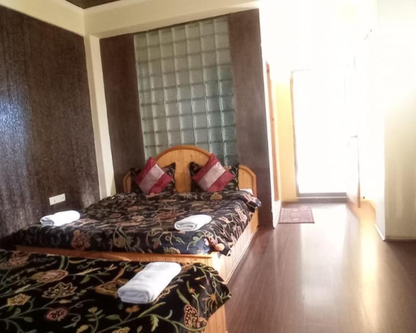 Hotel Shefaf Durgjan Екстериор снимка