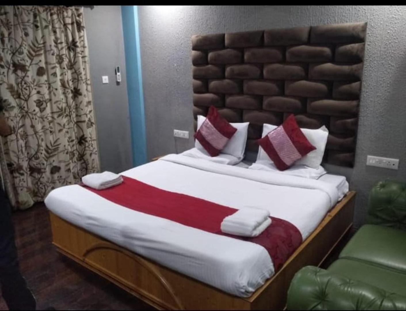 Hotel Shefaf Durgjan Екстериор снимка